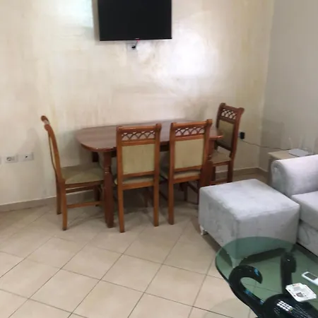 Center 2 Apartment *